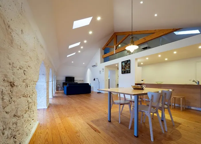 APA L - Loft Guesthouse Jardim das Maes Charming